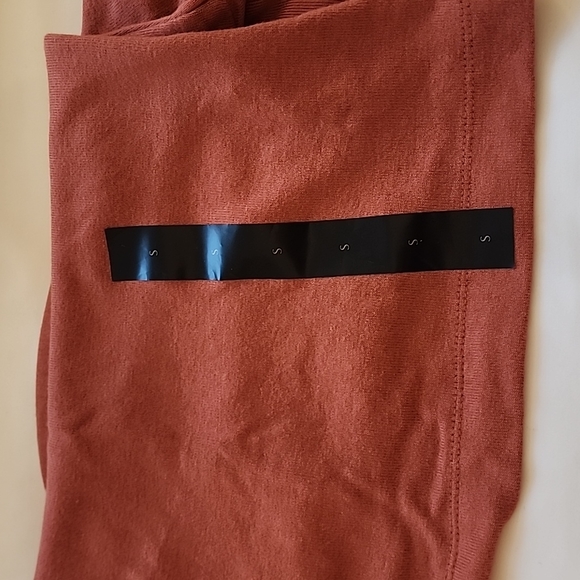 Banana Republic soft luxe off-shoulder top - Picture 2 of 3